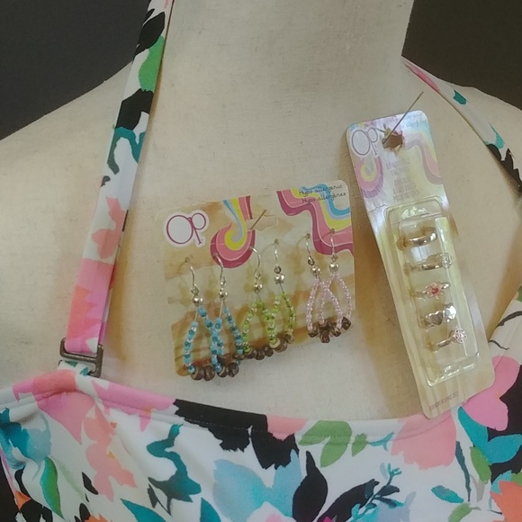 NWT OP Toe Rings and Trio of Earrings Boho - Picture 6 of 6